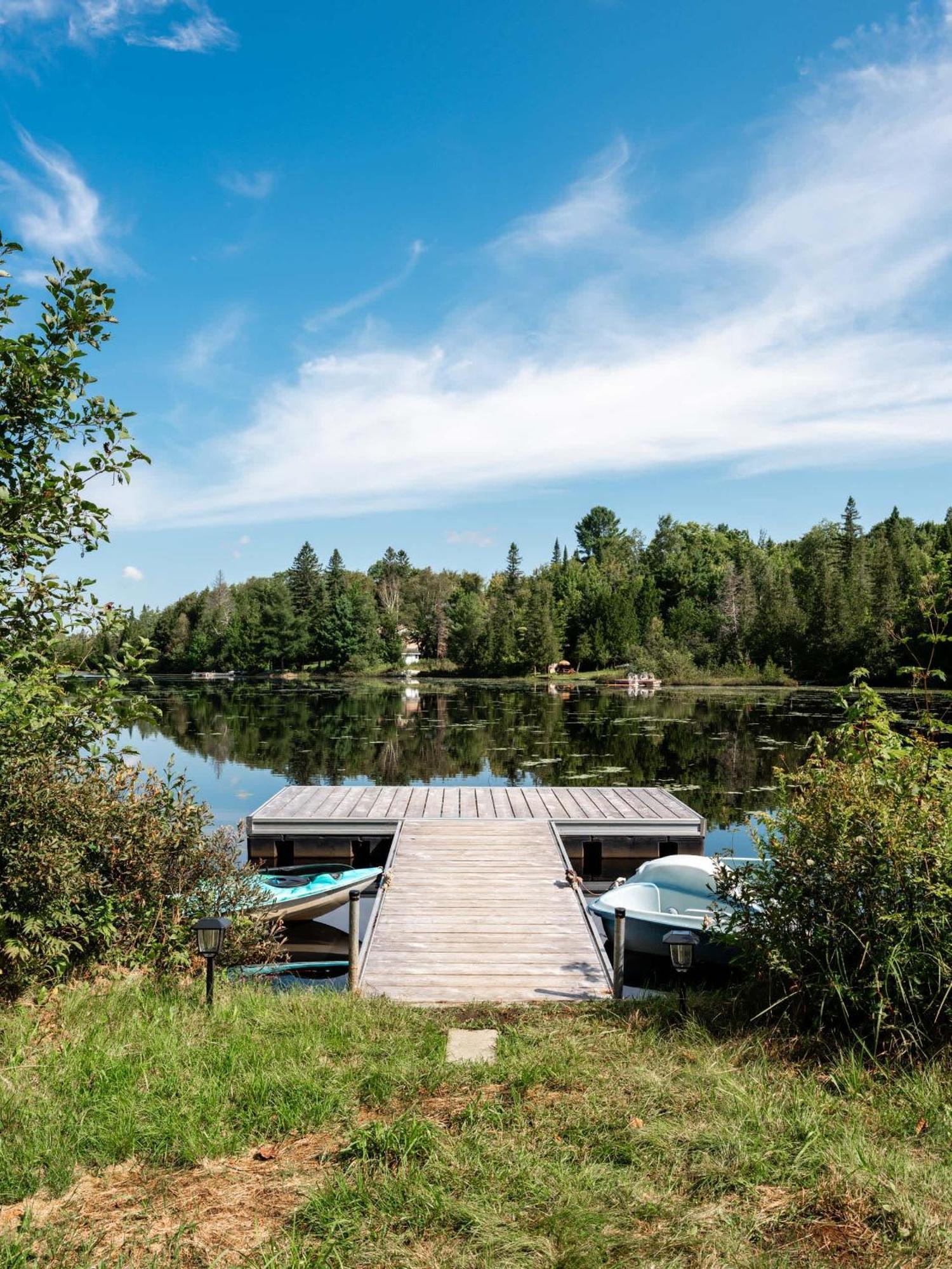 Le Lac Apaisant - Rustic Haven By The Water Villa Saint-Calixte Exterior photo